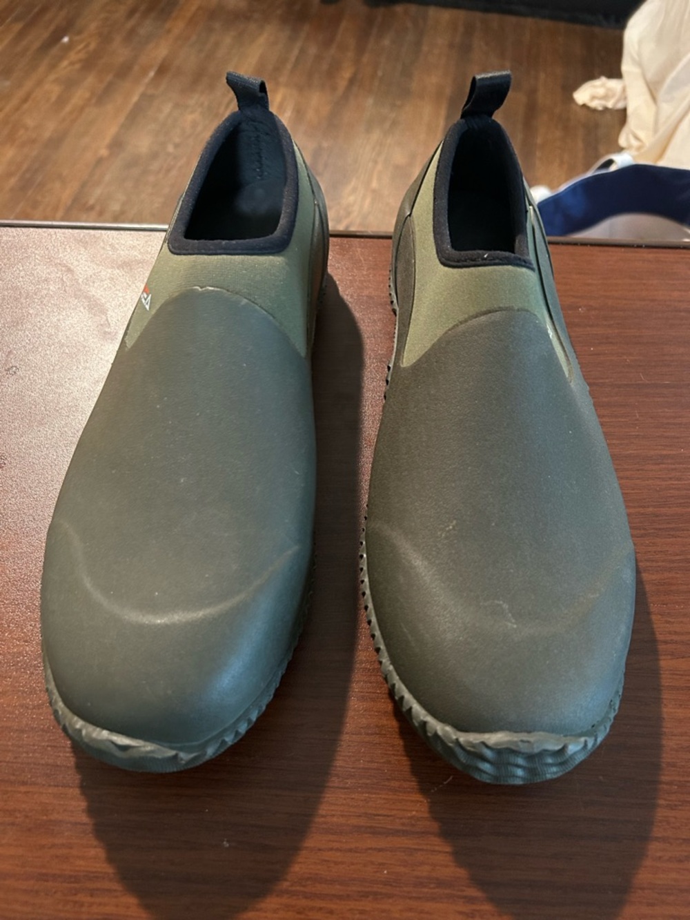 NWOT HISEA Men's Slip-On Waterproof Outdoor Shoe - men’s 11 1/2. Khaki green.